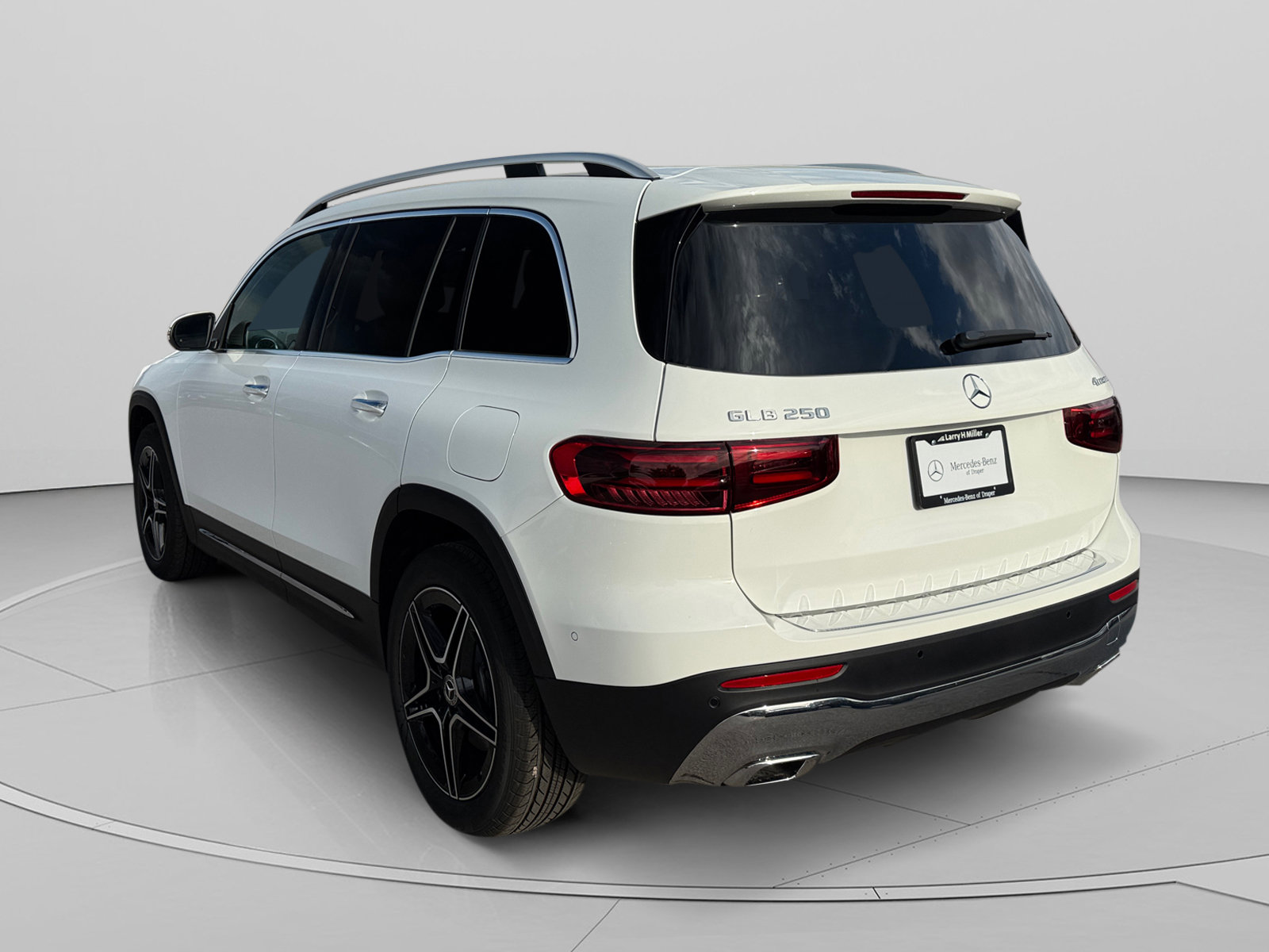 New 2026 Mercedes-Benz GLB 250 4MATIC image 3
