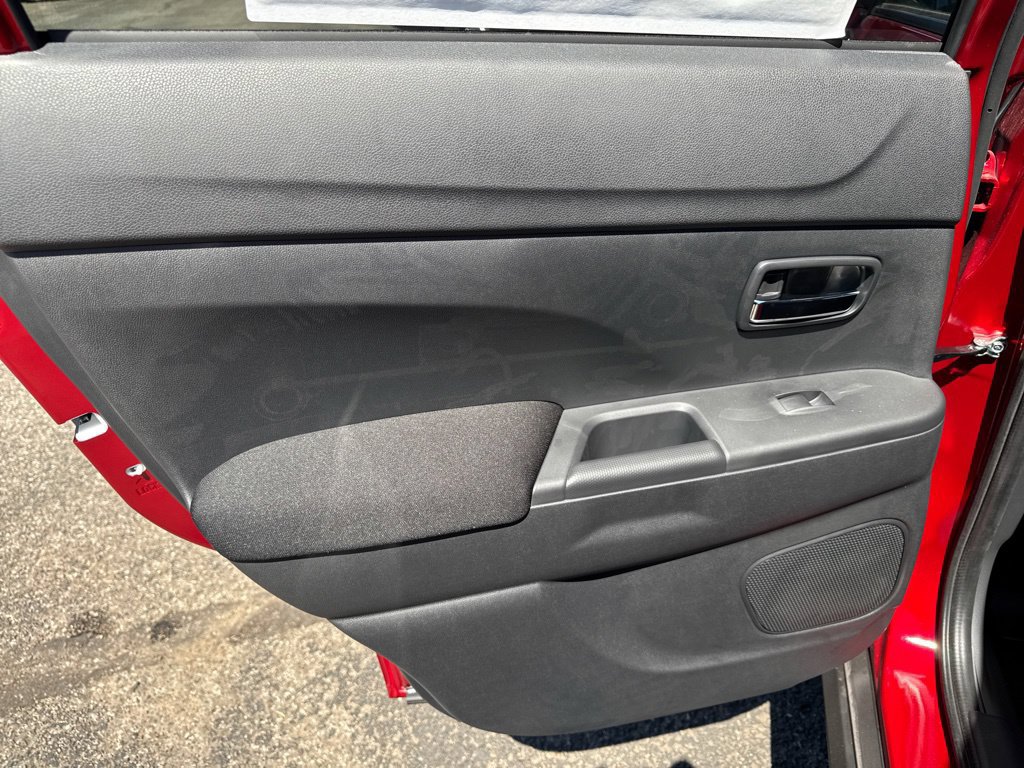 New 2027 Mitsubishi Outlander Sport LE FWD image 33