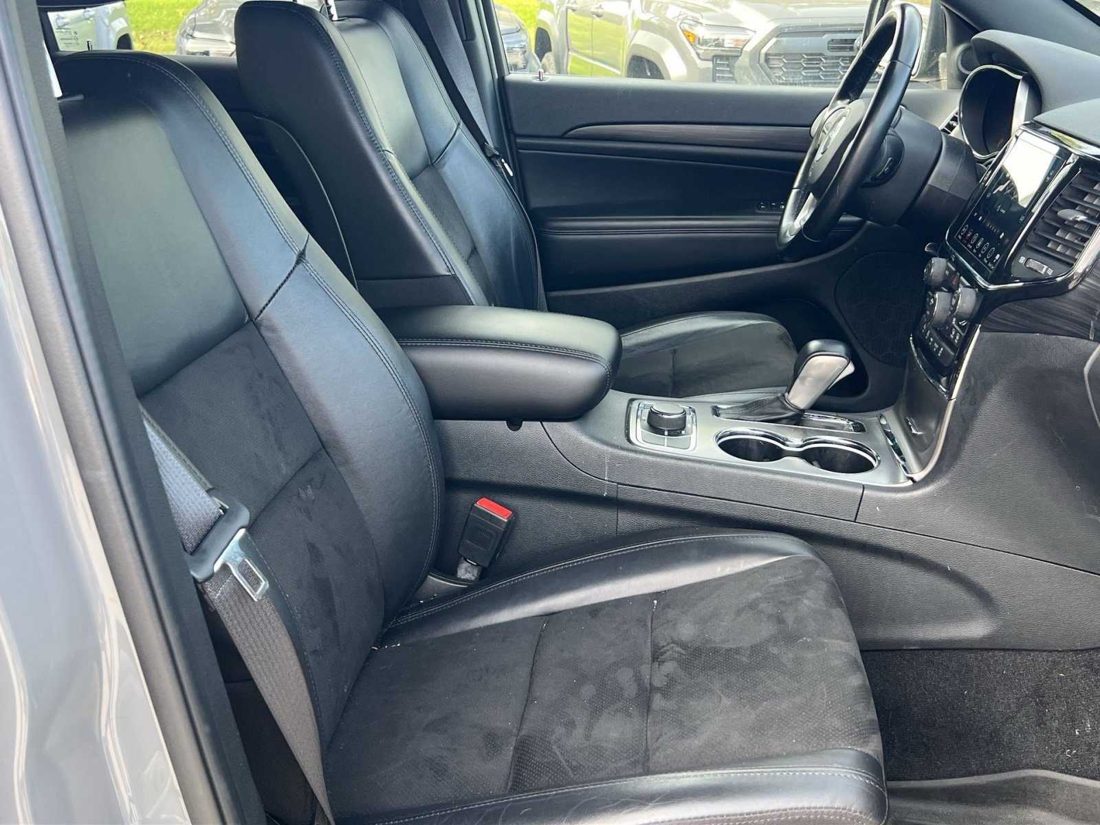 Used 2022 Jeep Grand Cherokee Laredo X AWD/4WD image 28
