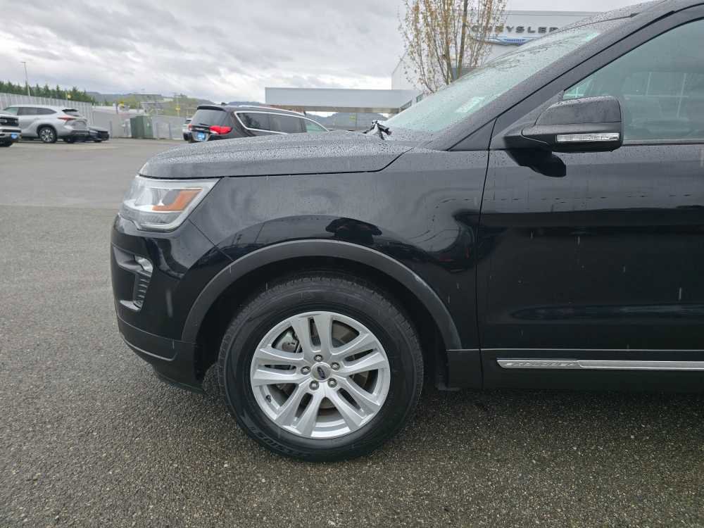 Used 2018 Ford Explorer XLT w/ Equipment Group 202A AWD/4WD image 19