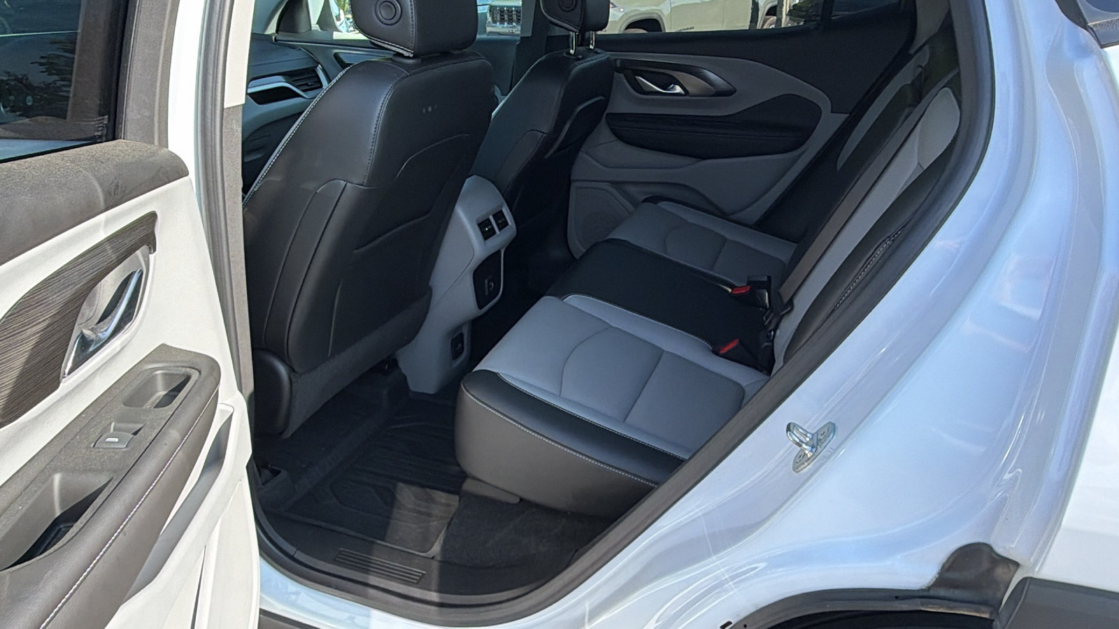 Used 2022 GMC Terrain SLT w/ Infotainment Package II AWD/4WD image 24