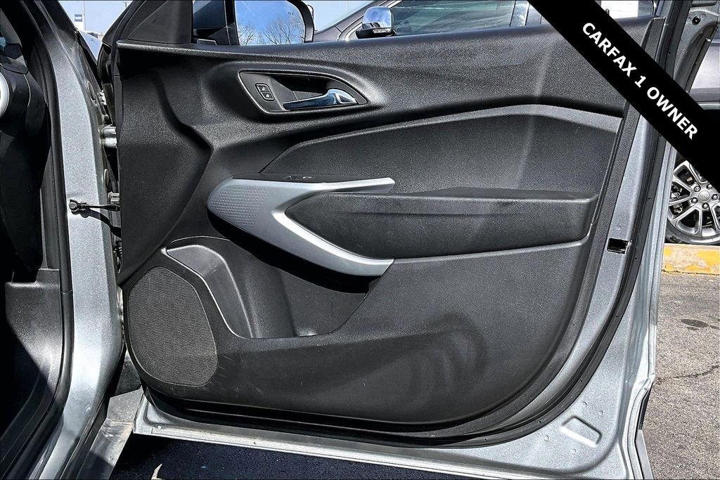 Used 2025 Chevrolet Trax LS w/ LS Convenience Package image 26