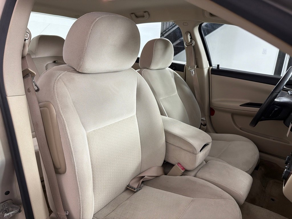 Used 2010 Chevrolet Impala LT FWD image 21