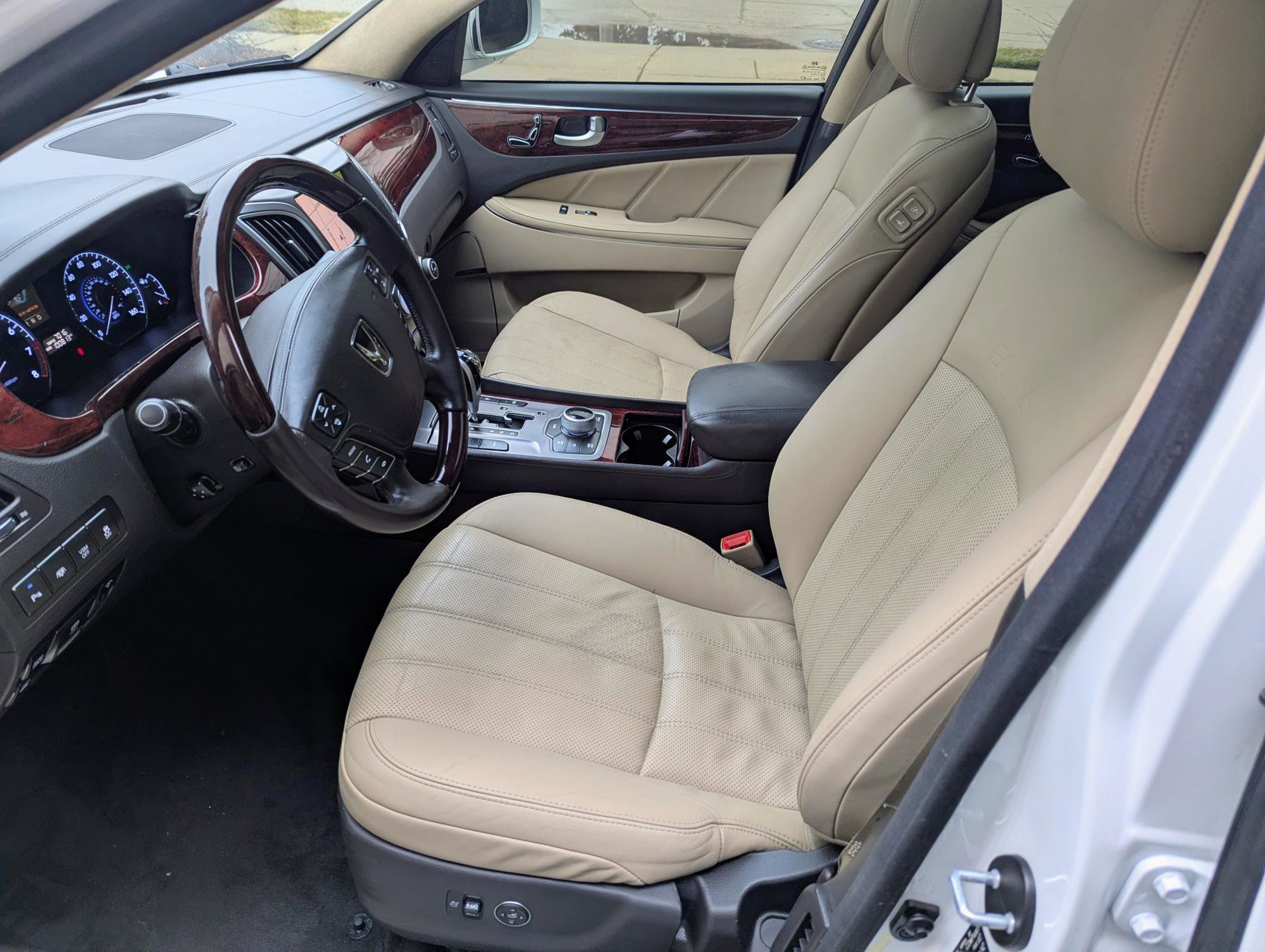 Used 2013 Hyundai Equus Signature RWD image 5