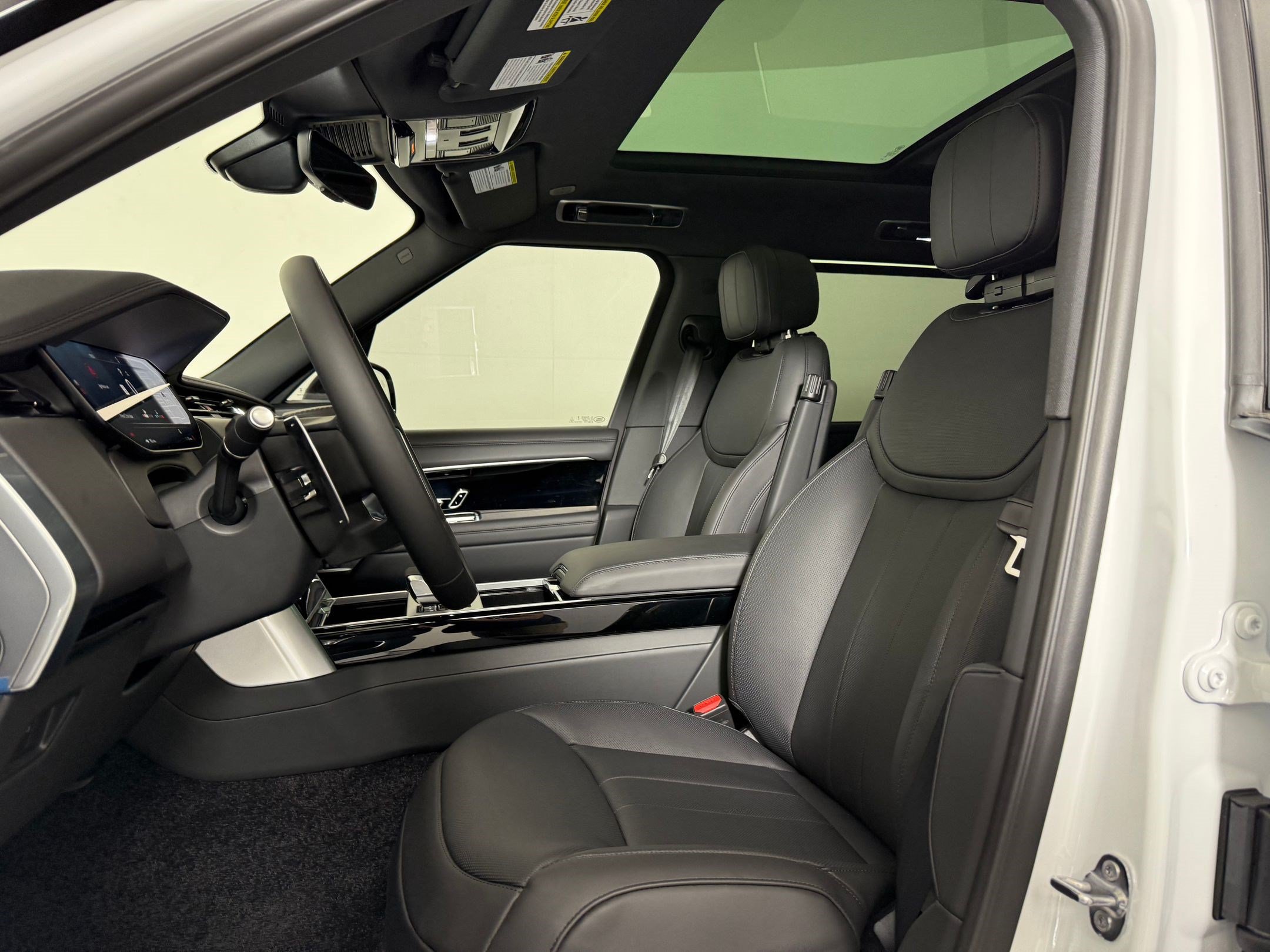 New 2026 Land Rover Range Rover Long Wheelbase SE AWD/4WD image 5