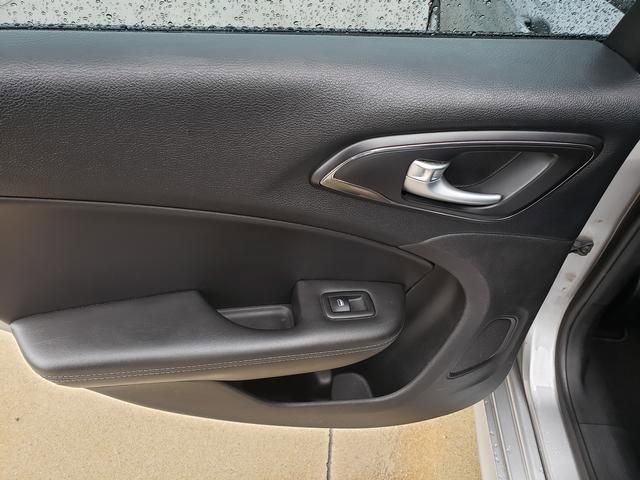 Used 2016 Chrysler 200 S FWD image 13