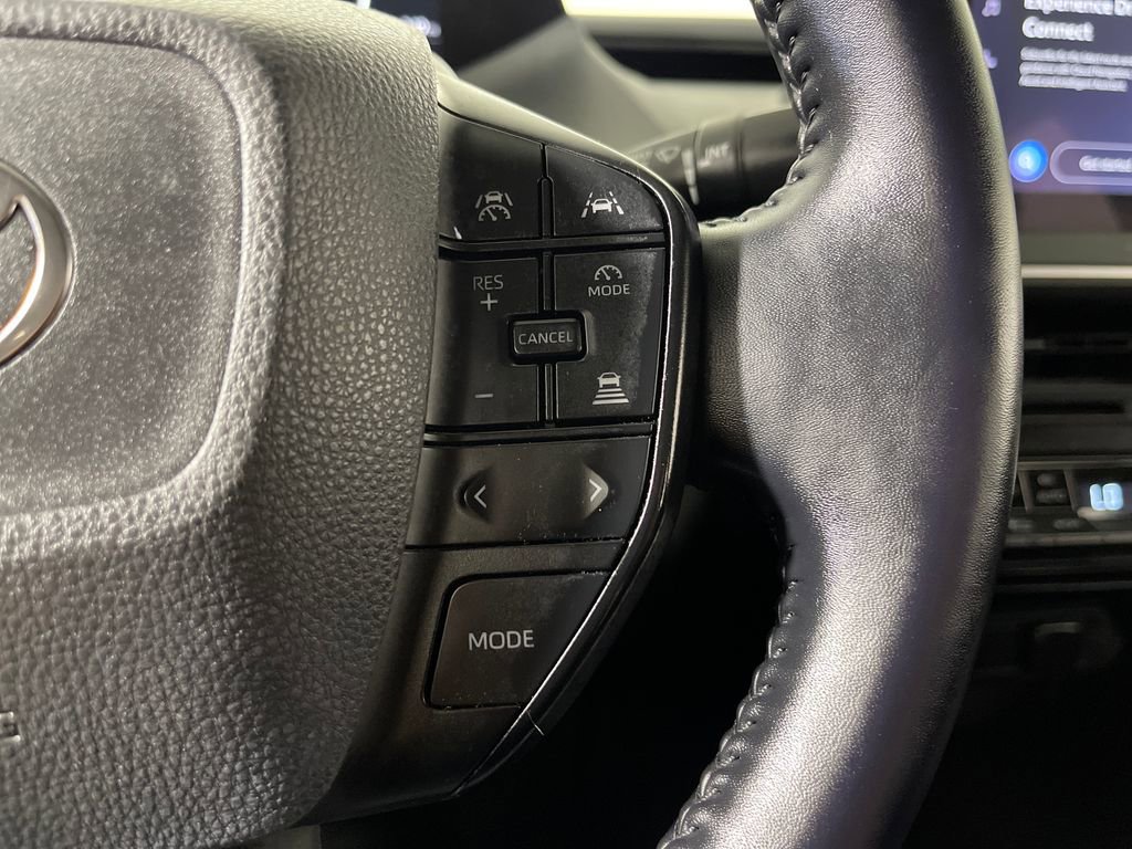 Used 2023 Toyota Prius LE FWD image 27