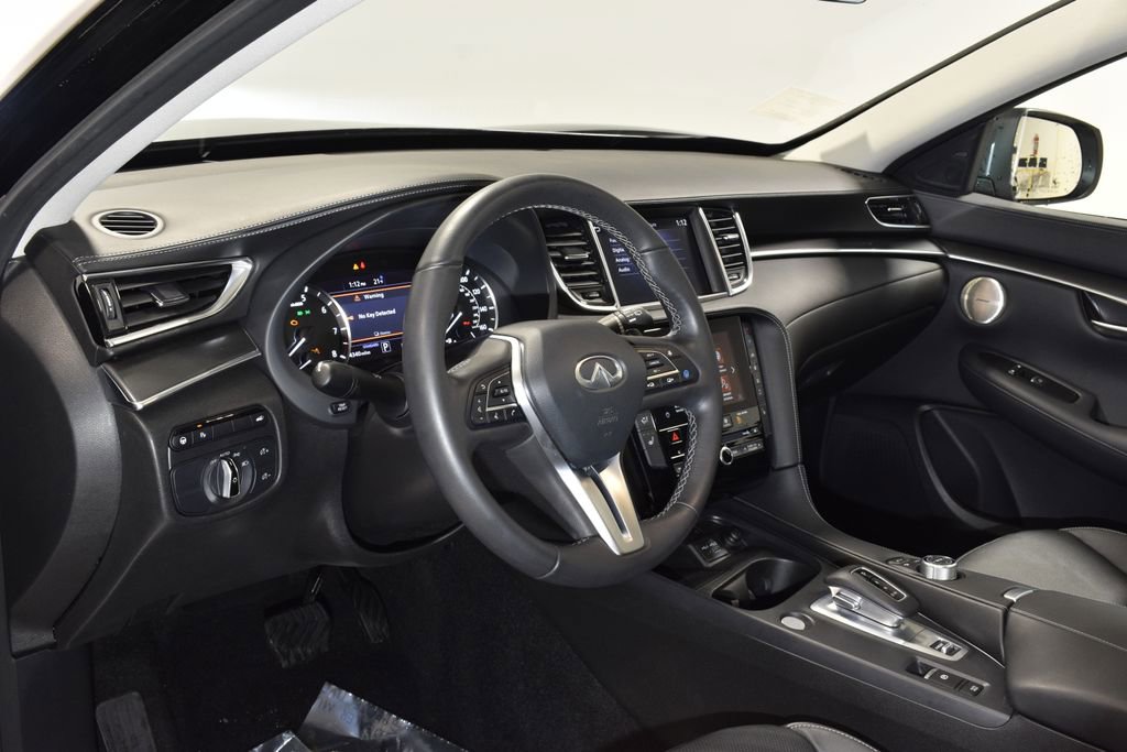 Certified 2025 INFINITI QX50 Luxe image 3