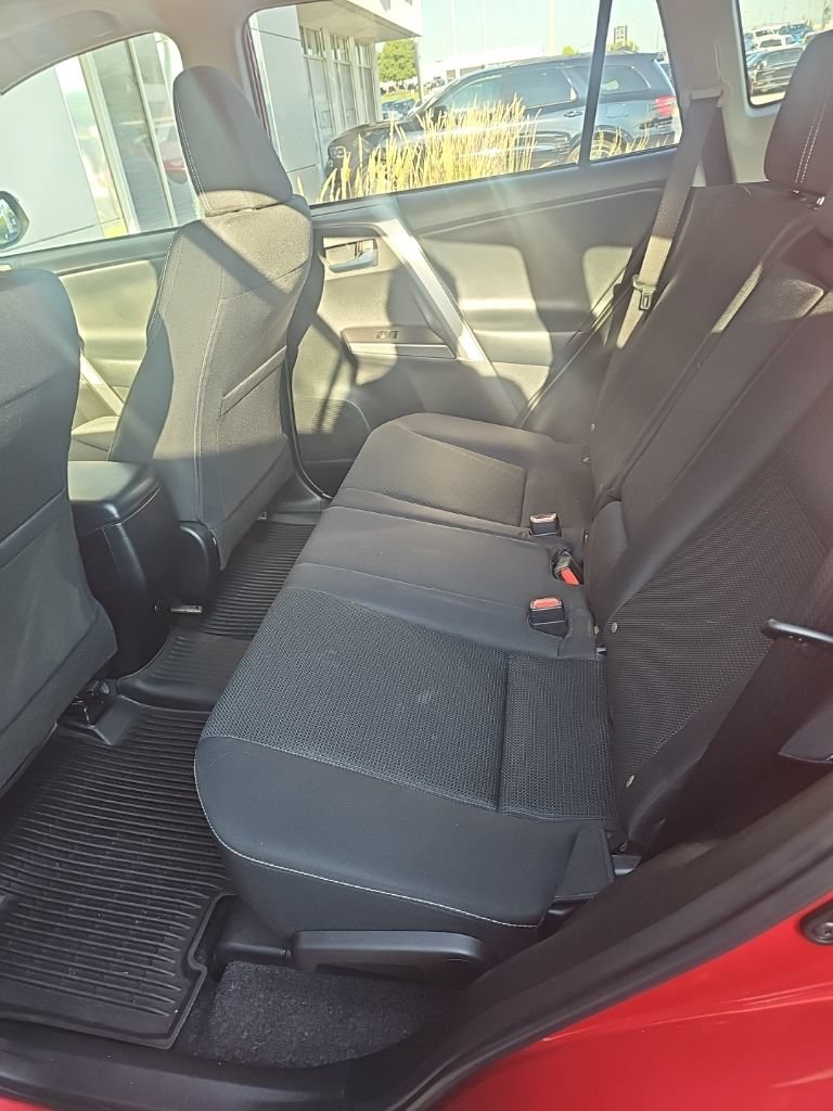 Used 2017 Toyota RAV4 XLE AWD/4WD image 9