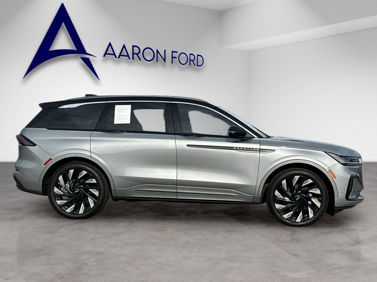 Used 2024 Lincoln Nautilus Black Label w/ Jet Appearance Package (87T) image 7