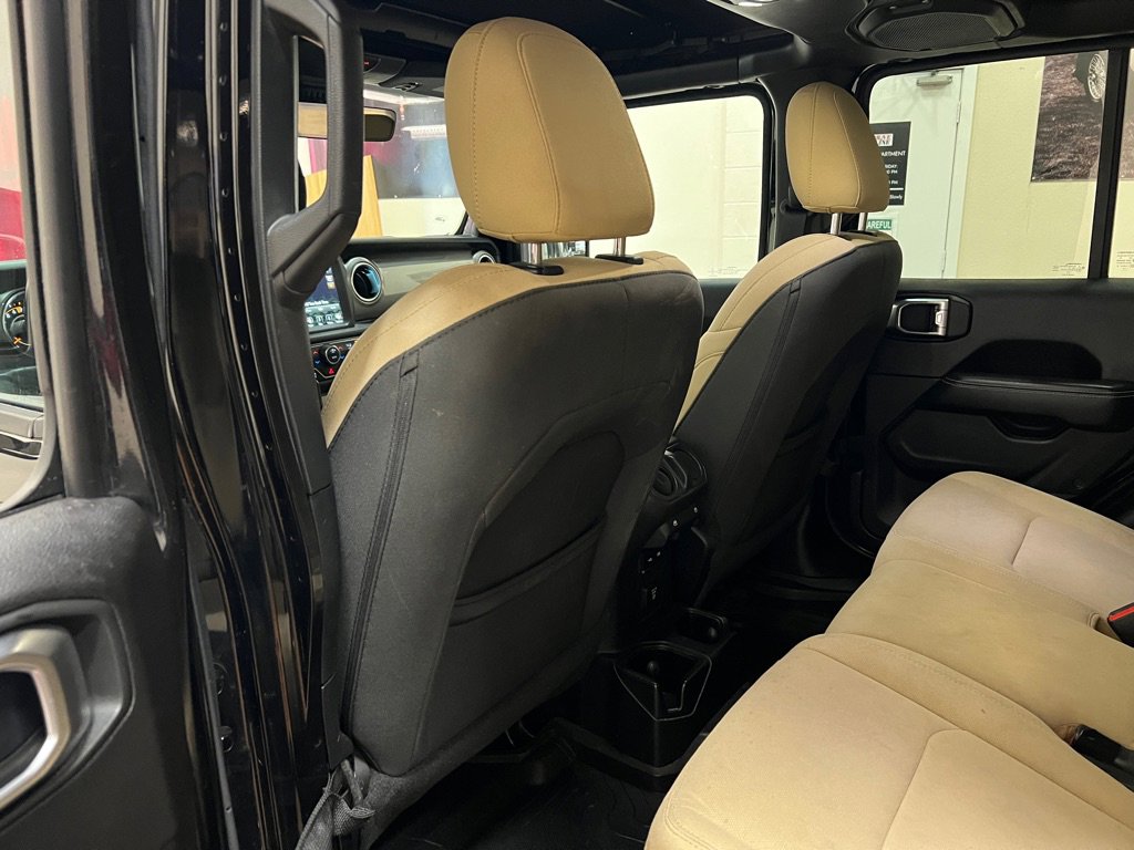 Used 2020 Jeep Gladiator Overland image 33