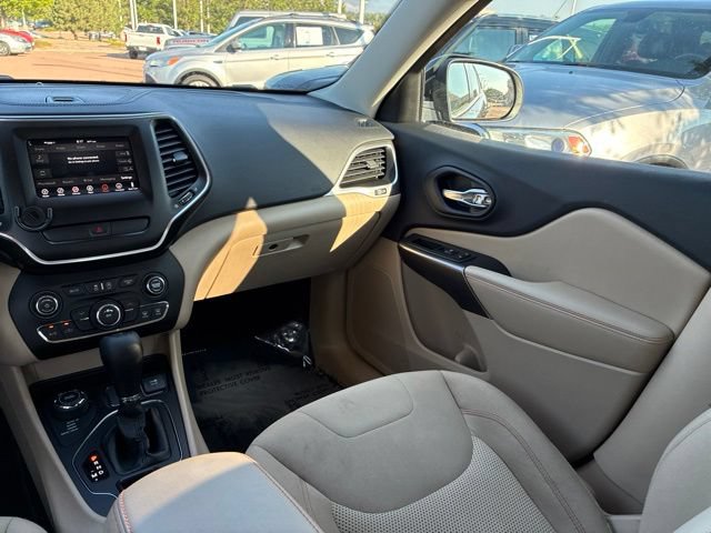 Used 2019 Jeep Cherokee Latitude w/ Popular Appearance Group AWD/4WD image 26