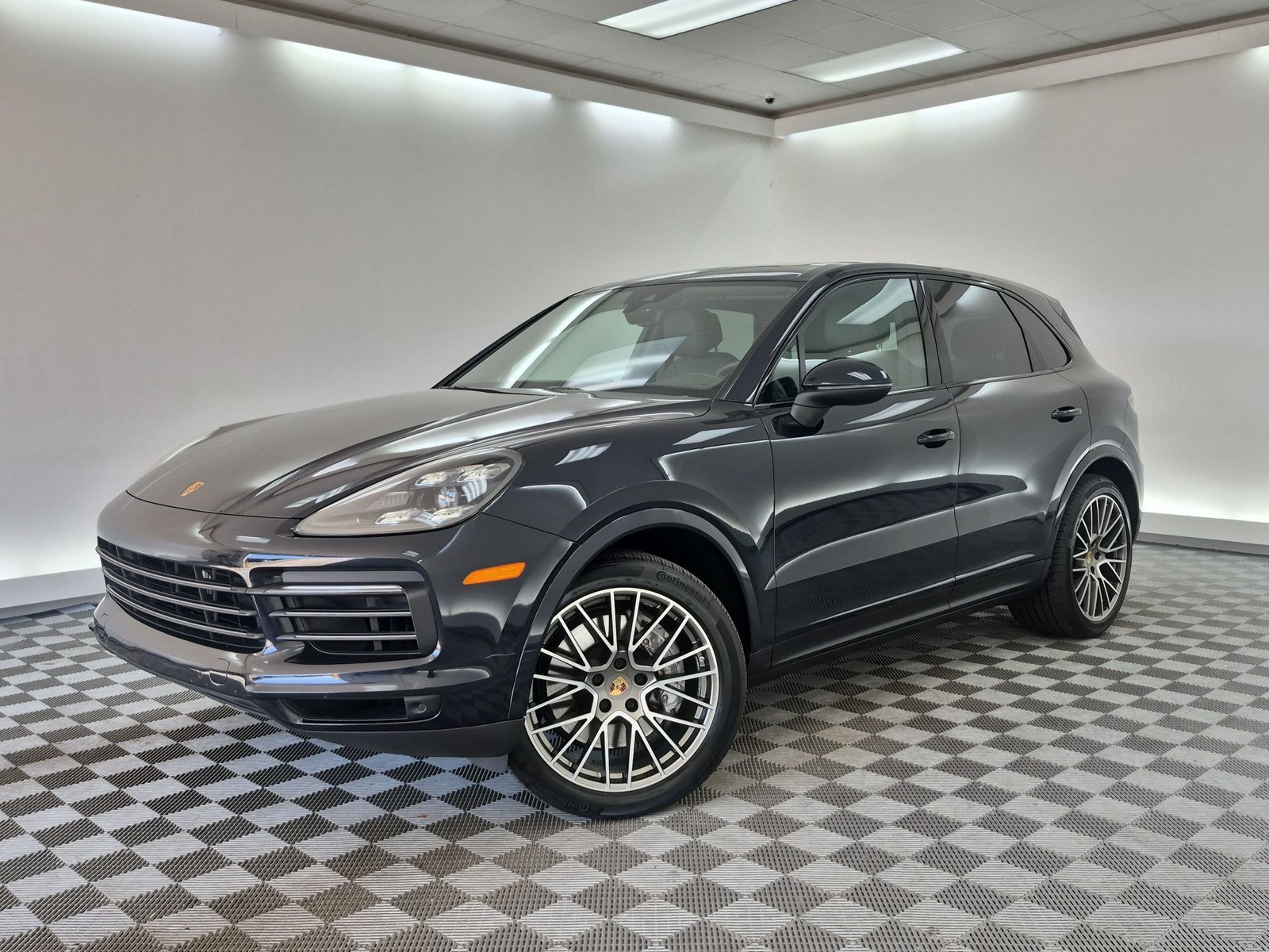 Used 2022 Porsche Cayenne Platinum Edition AWD/4WD image 1