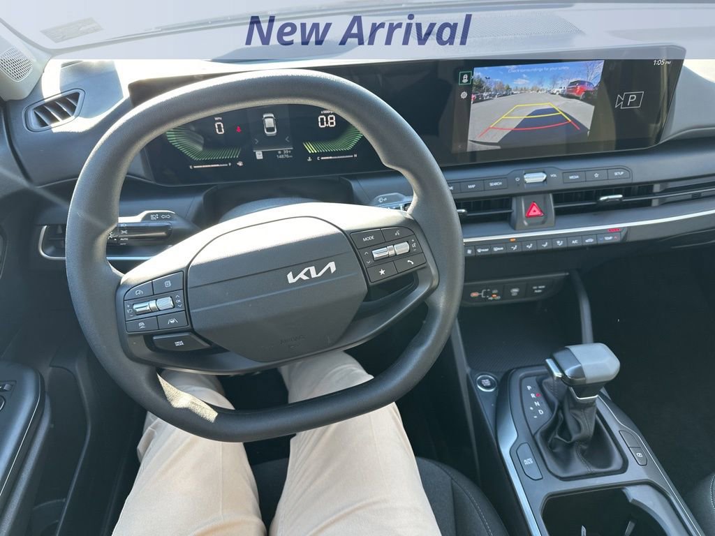 Used 2025 Kia K4 LXS image 11