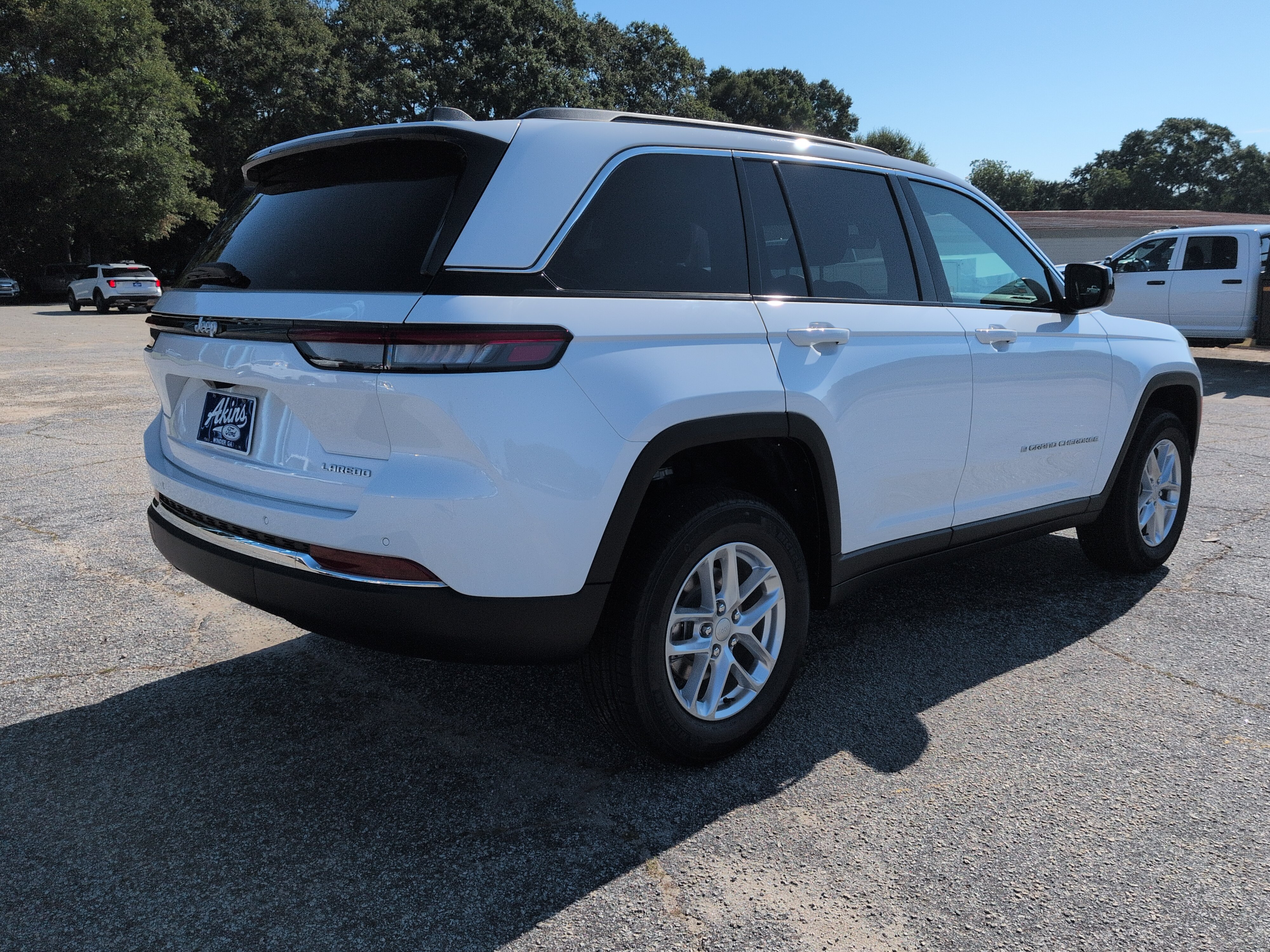 New 2026 Jeep Grand Cherokee Laredo X RWD image 3