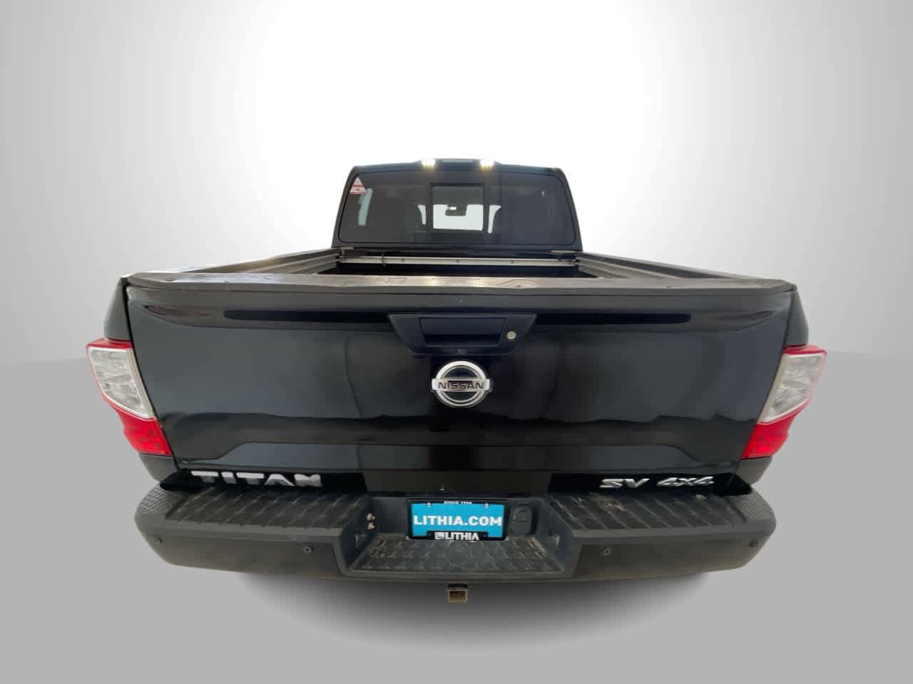 Used 2017 Nissan Titan SV AWD/4WD image 7