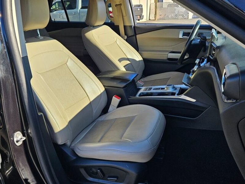 Certified 2023 Ford Explorer Limited w/ Equipment Group 301A RWD image 19