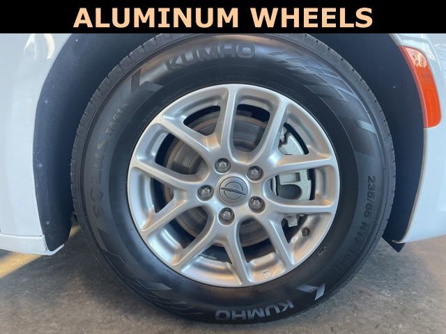 Certified 2024 Chrysler Pacifica Touring-L image 10