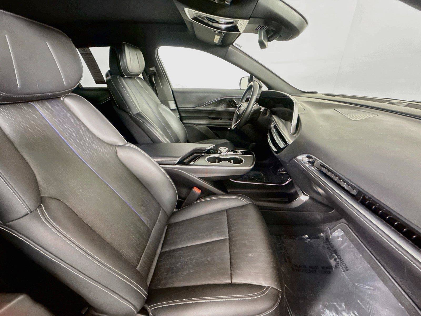 Used 2024 Cadillac Lyriq Luxury AWD/4WD image 46