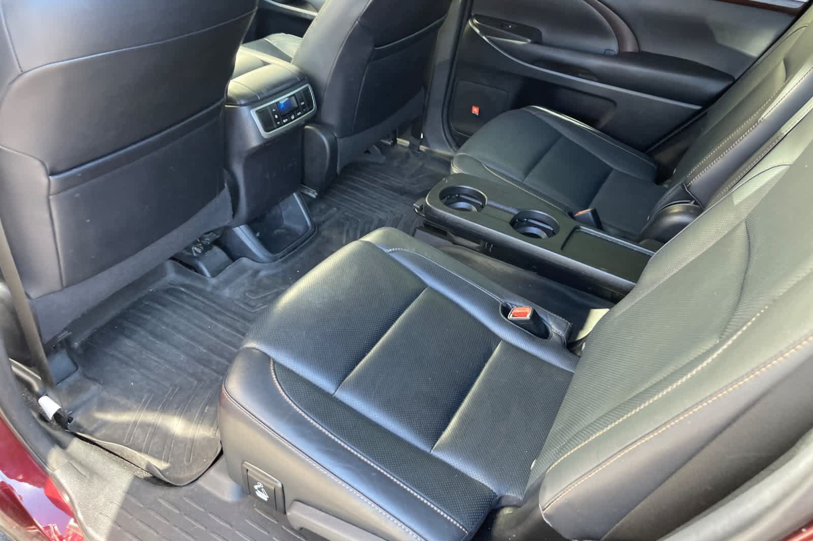 Used 2016 Toyota Highlander Limited w/ Driver Technology Package AWD/4WD image 10