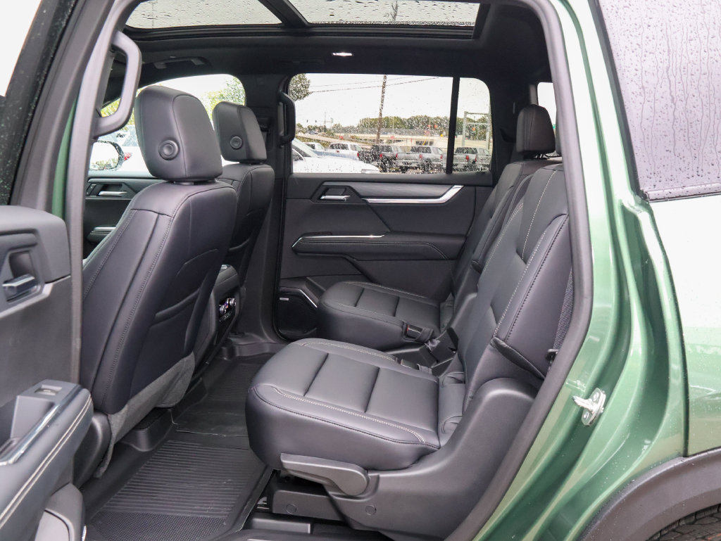 New 2027 GMC Acadia Elevation w/ Elevation Premium Package AWD/4WD image 12