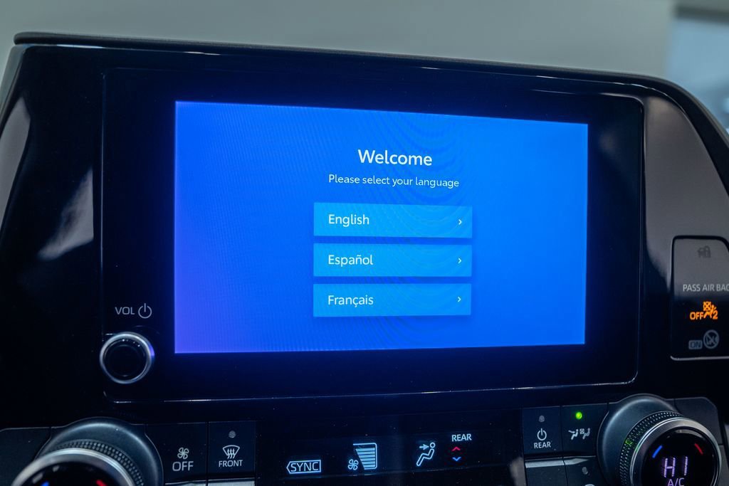 Used 2024 Toyota Highlander LE image 23