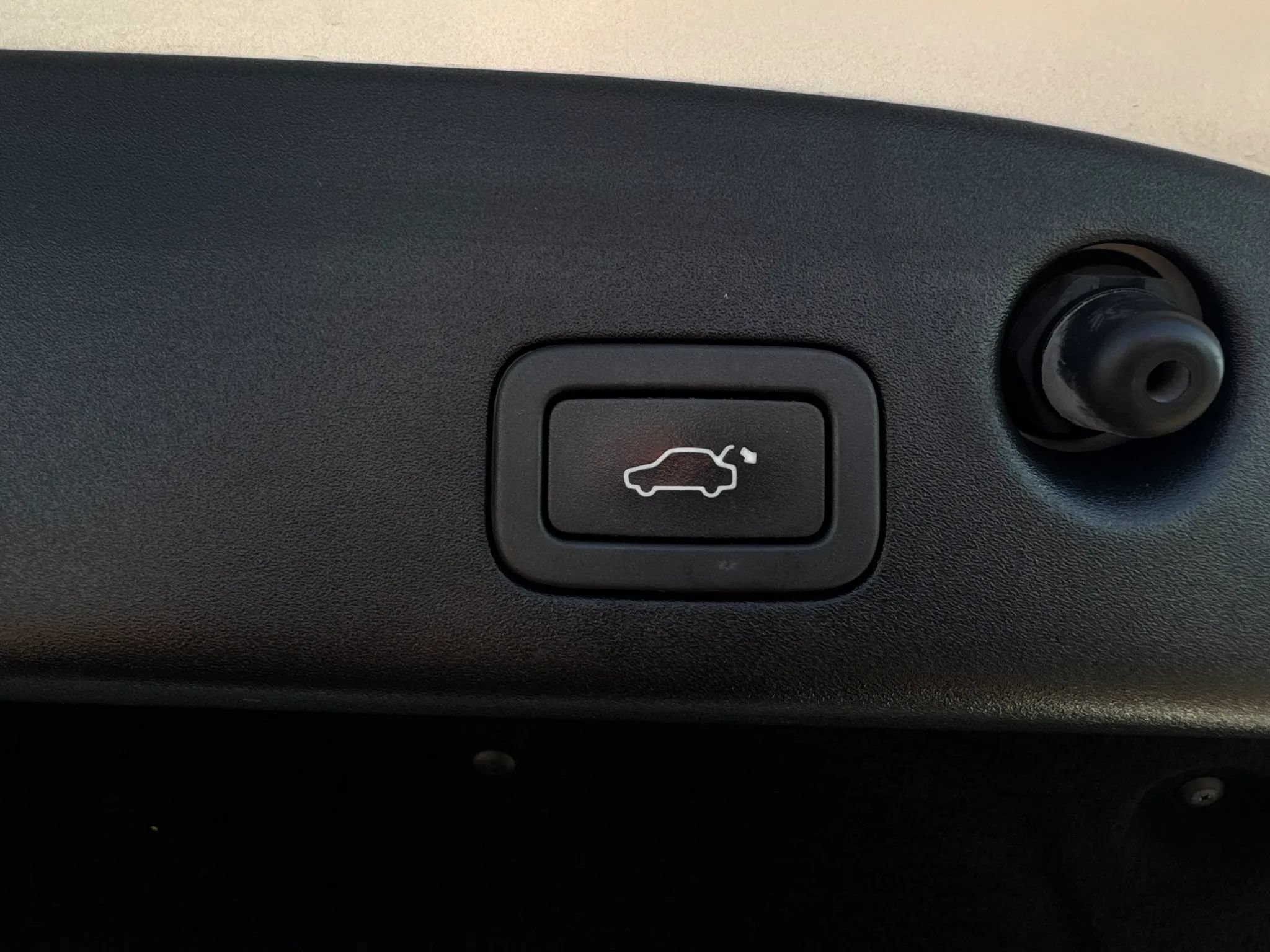 Used 2015 Jaguar XJ RWD image 19