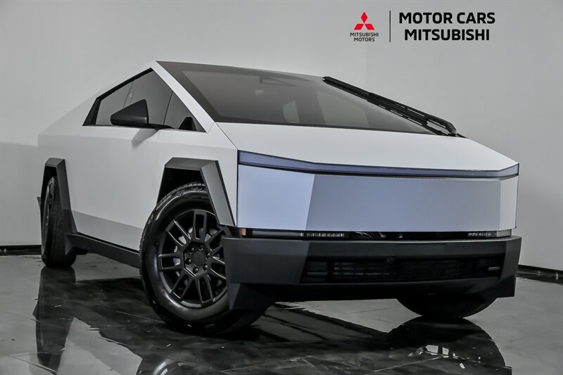 Used 2025 Tesla Cybertruck AWD Crew Cab image 1