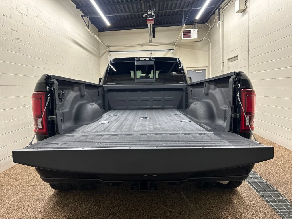 Used 2025 RAM 3500 Big Horn AWD/4WD image 11