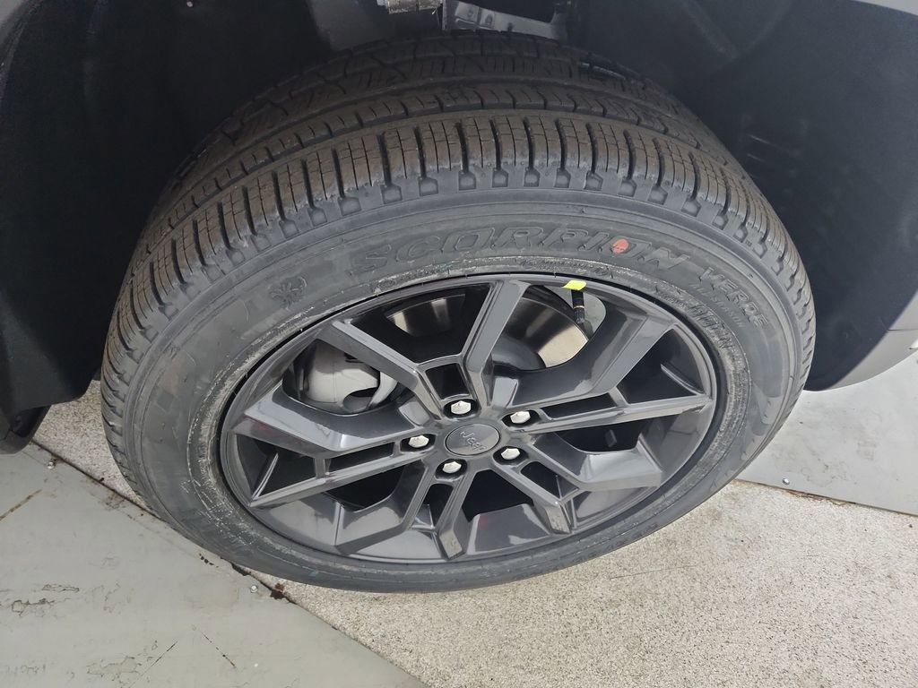 New 2025 Jeep Grand Cherokee Limited image 35