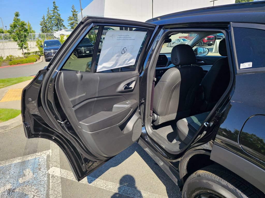 New 2026 Chevrolet Trax LT w/ Driver Confidence Package FWD image 15