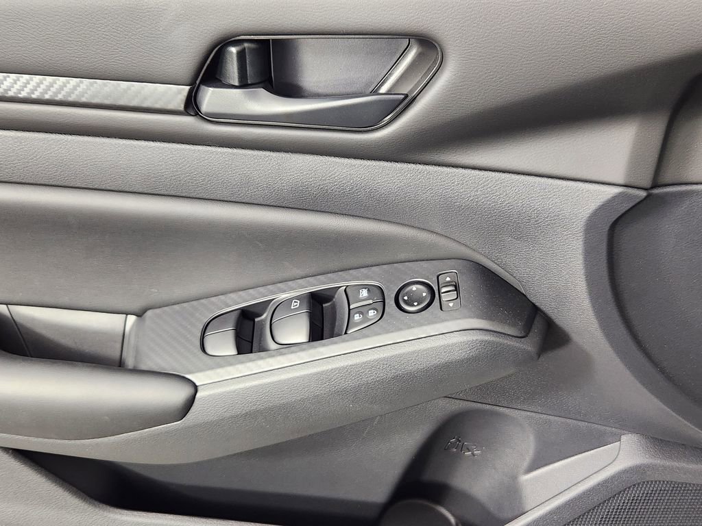 New 2025 Nissan Altima 2.5 S FWD image 9