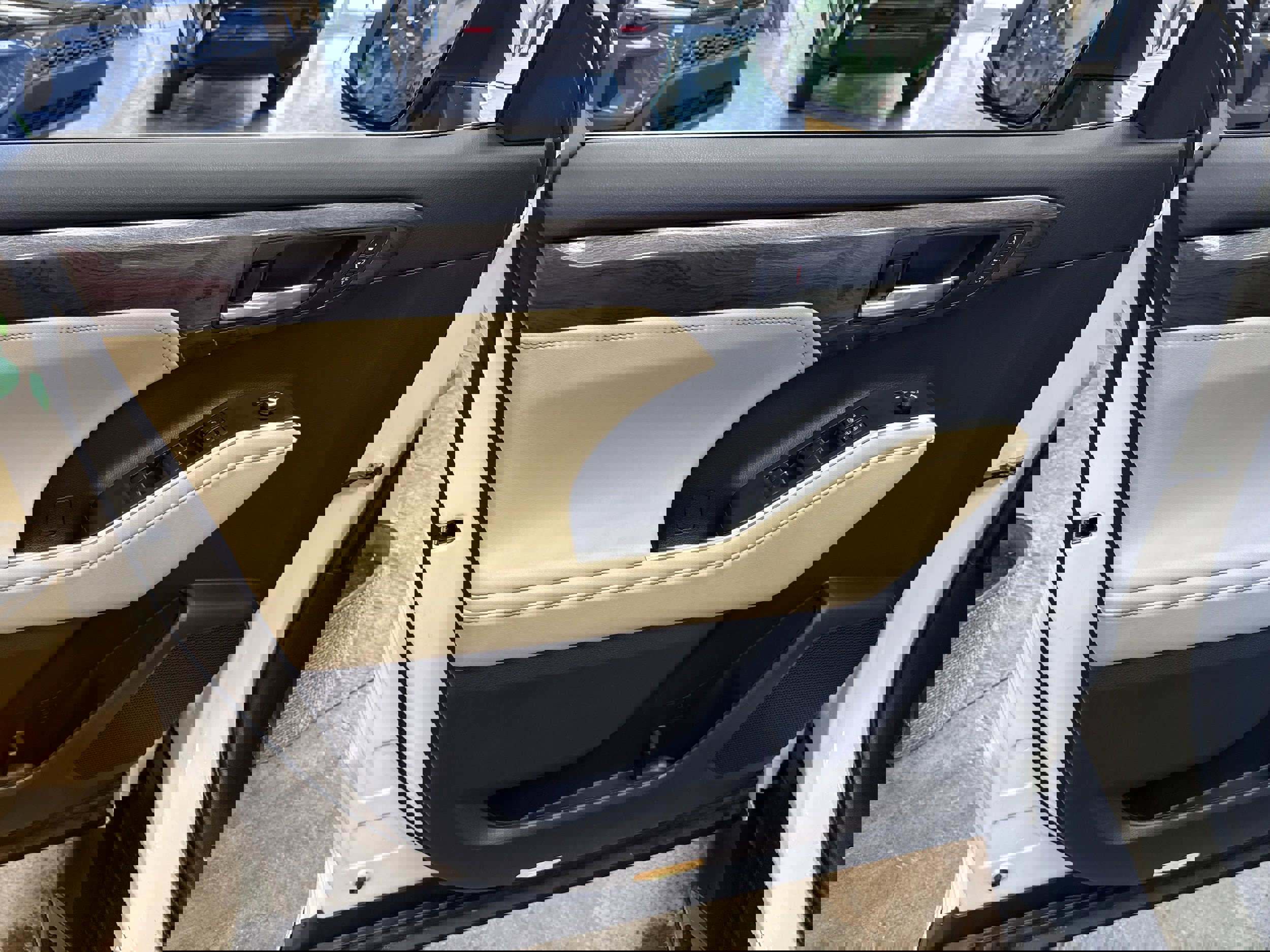 Used 2023 Toyota Highlander Limited image 29