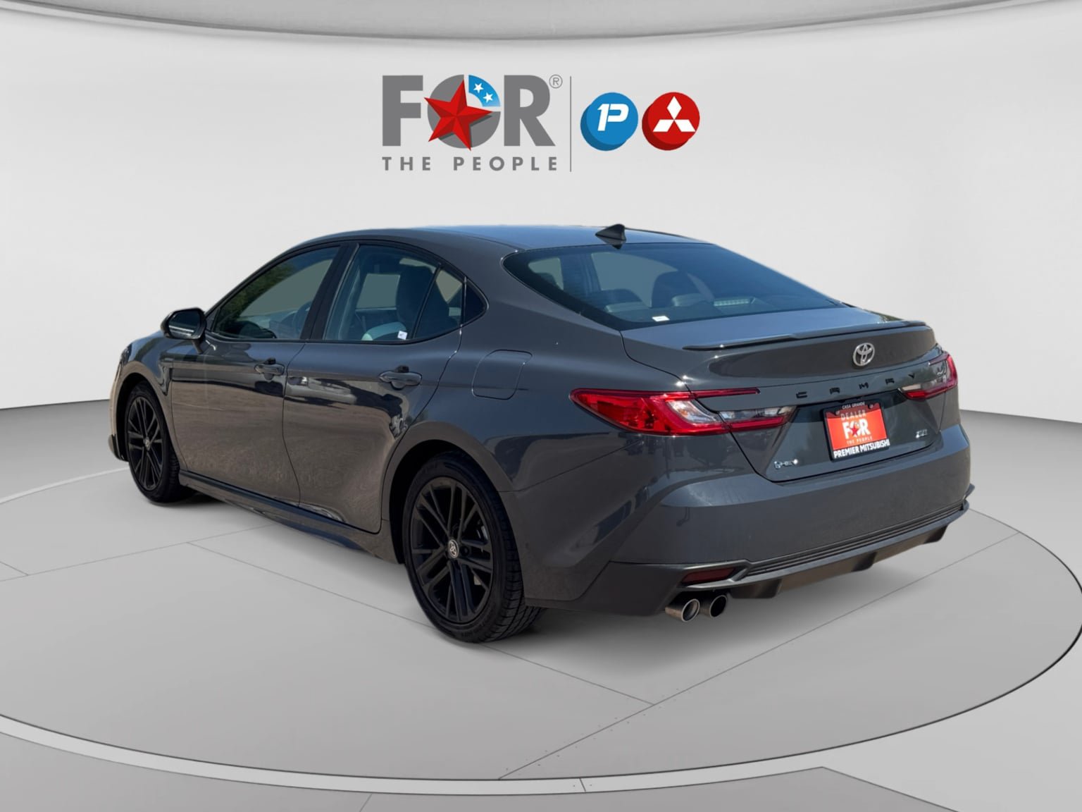Used 2025 Toyota Camry SE FWD image 3