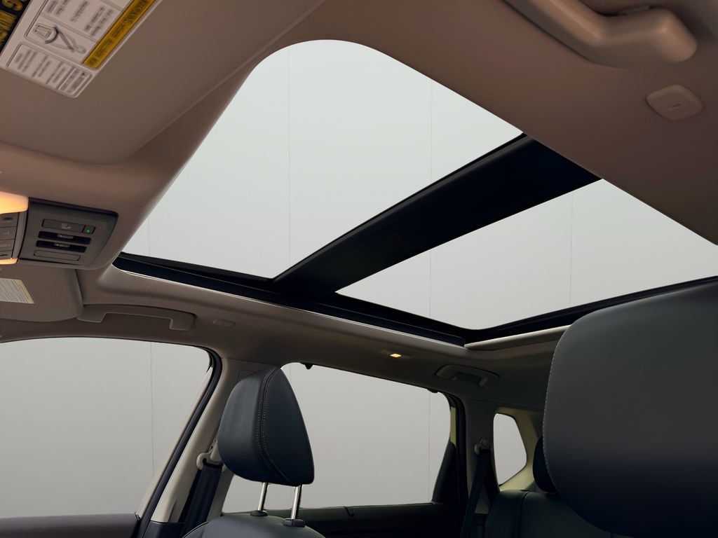 Used 2023 Nissan Rogue Platinum FWD image 12