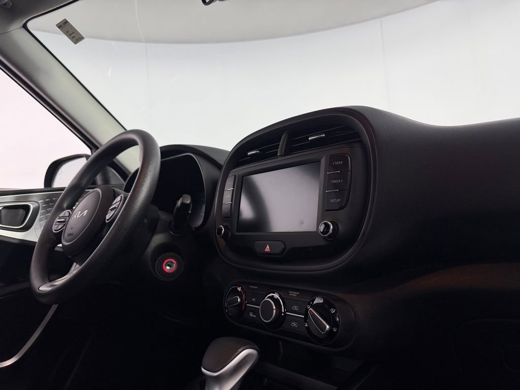 Used 2025 Kia Soul LX image 32