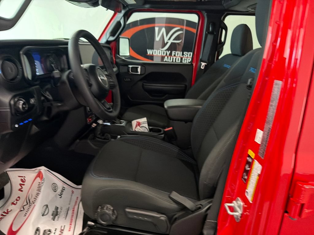 Used 2025 Jeep Wrangler Unlimited Rubicon 4xe w/ Convenience Group AWD/4WD image 9