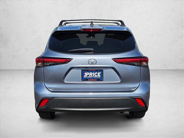 Used 2022 Toyota Highlander LE AWD/4WD image 7