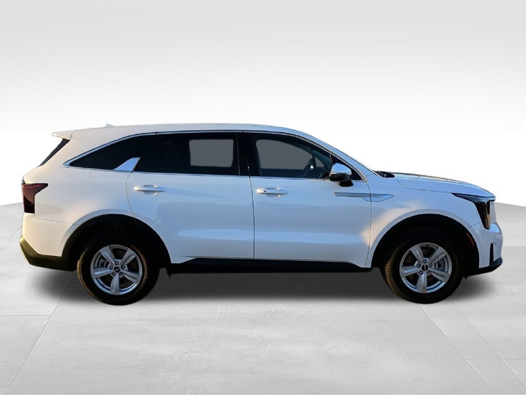 Used 2026 Kia Sorento LX FWD image 9