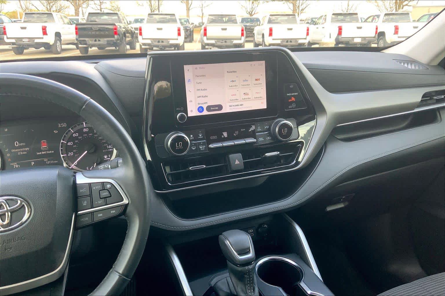 Used 2023 Toyota Highlander LE image 7