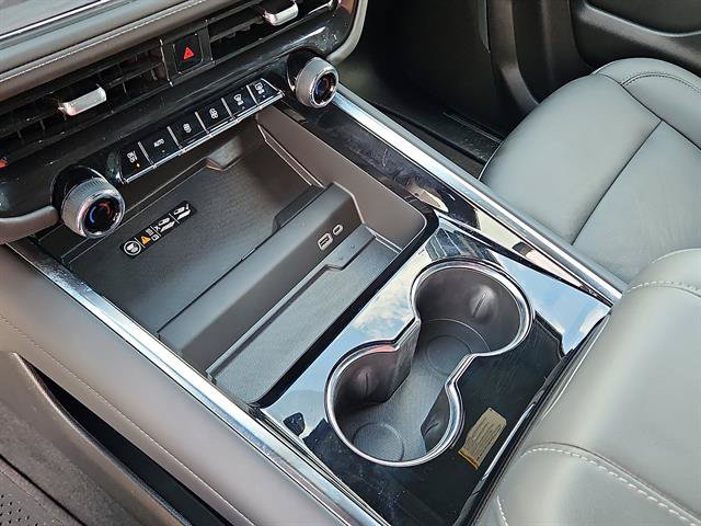 Certified 2025 Chevrolet Suburban LT RWD image 20