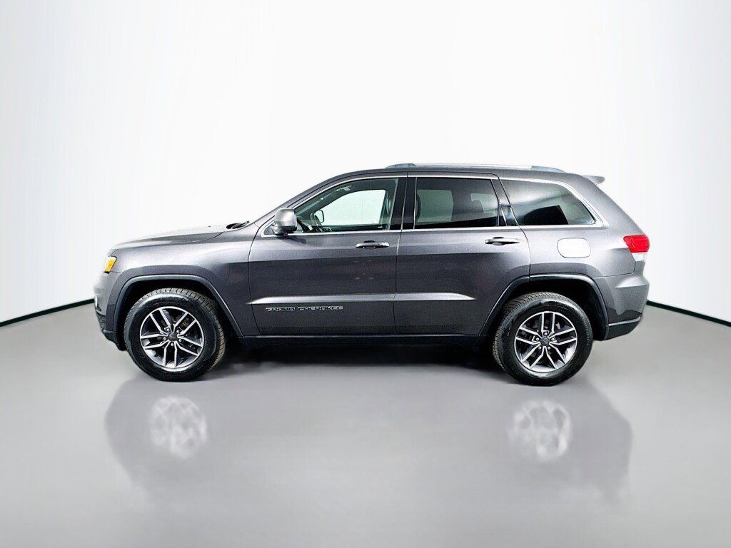 Used 2019 Jeep Grand Cherokee Laredo w/ Laredo X Package RWD image 2