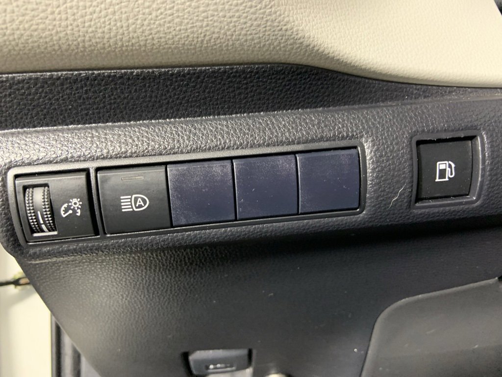 Used 2021 Toyota Corolla LE image 29