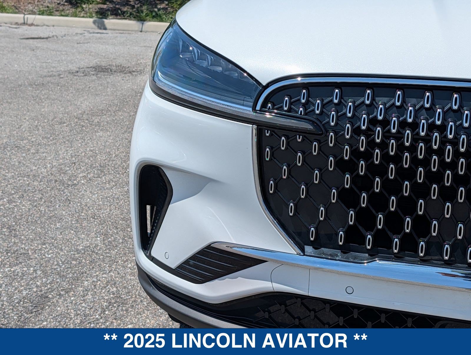 Used 2025 Lincoln Aviator AWD w/ Equipment Group 101A image 10