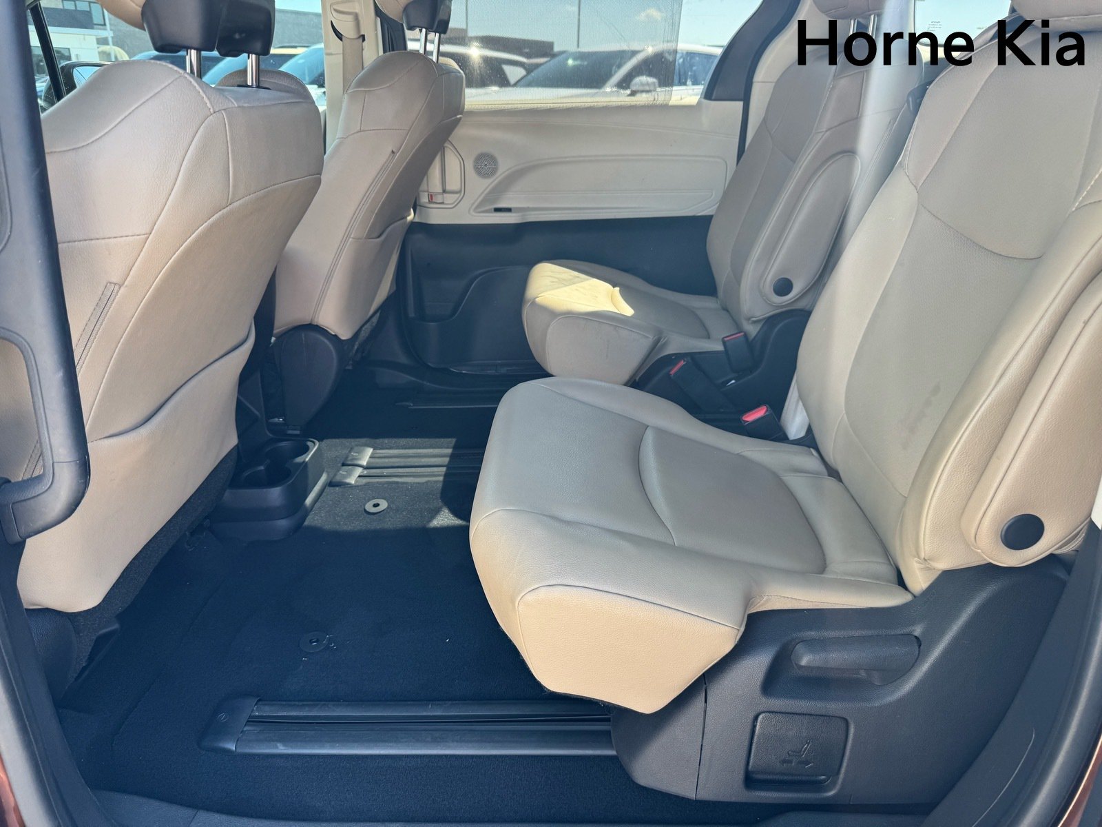 Used 2021 Toyota Sienna XLE FWD image 13