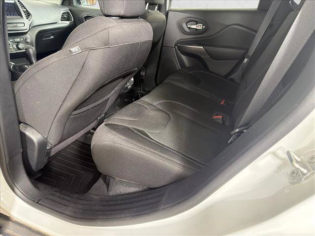Used 2019 Jeep Cherokee Latitude w/ Popular Appearance Group FWD image 20
