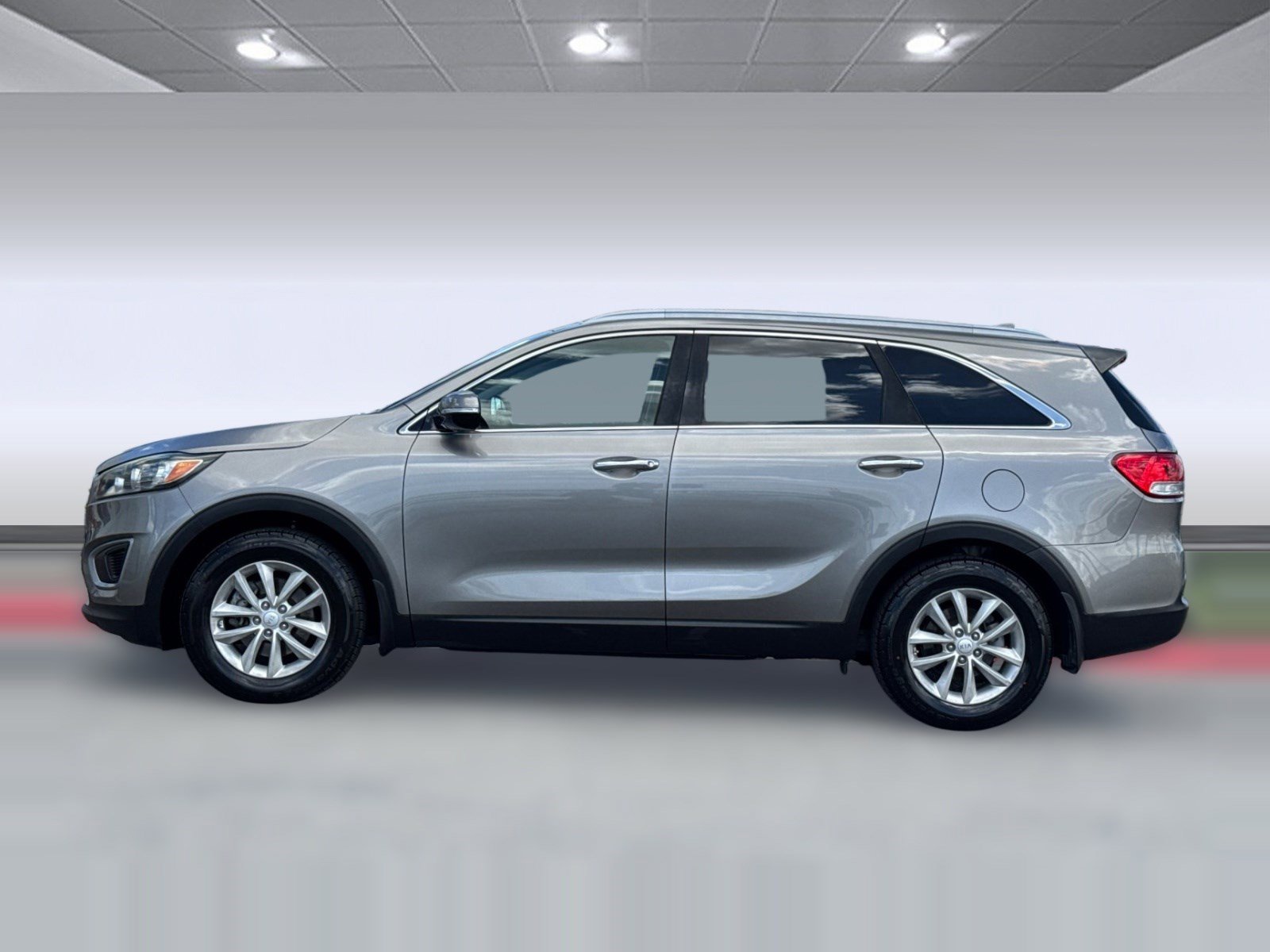 Used 2017 Kia Sorento LX w/ LX V6 Convenience Package FWD image 2