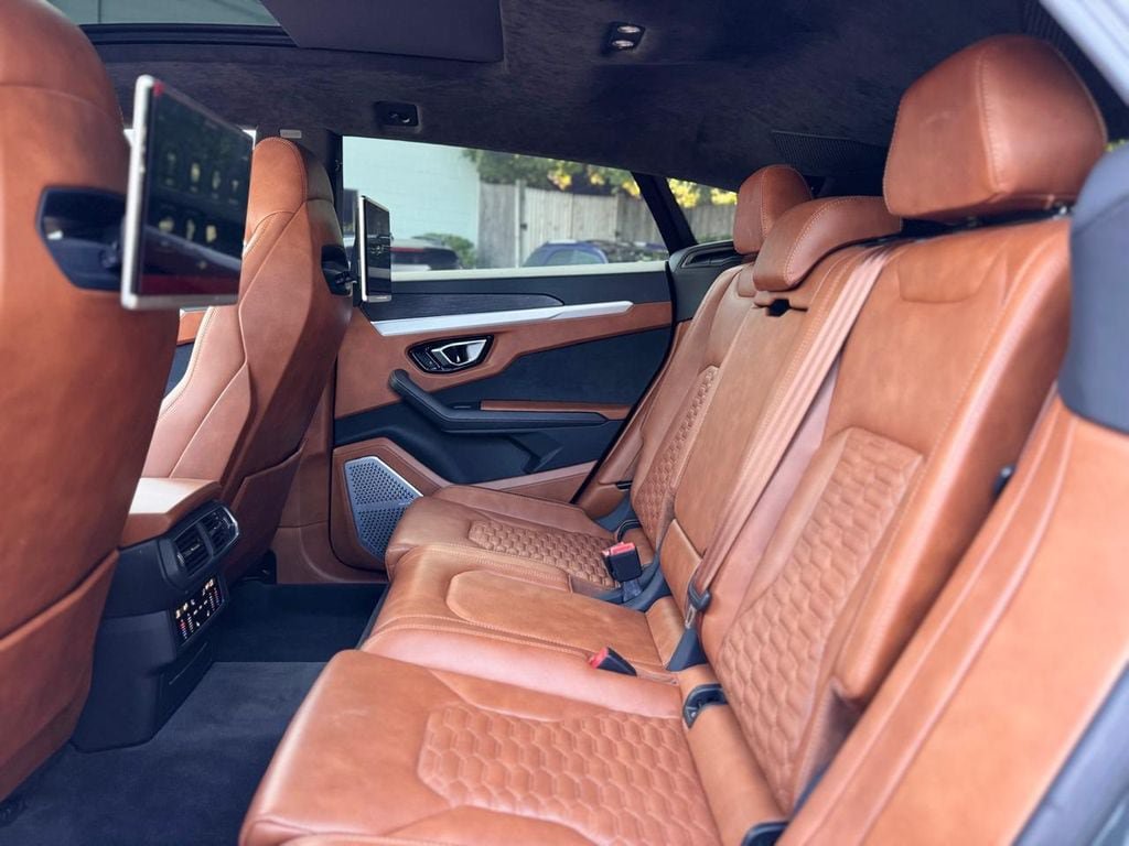 Used 2019 Lamborghini Urus AWD/4WD image 27