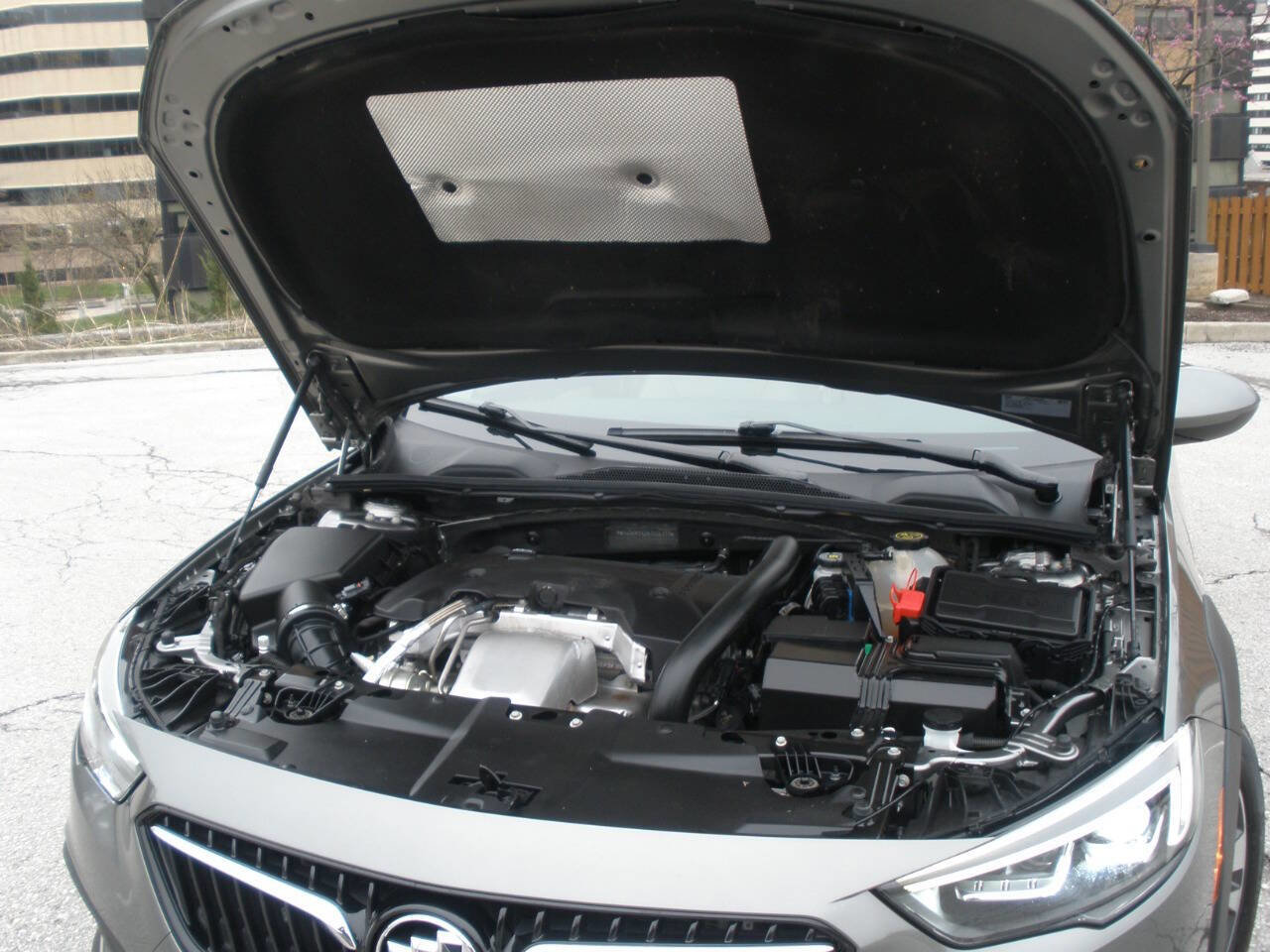 Used 2019 Buick Regal Essence w/ Driver Confidence Package I image 12