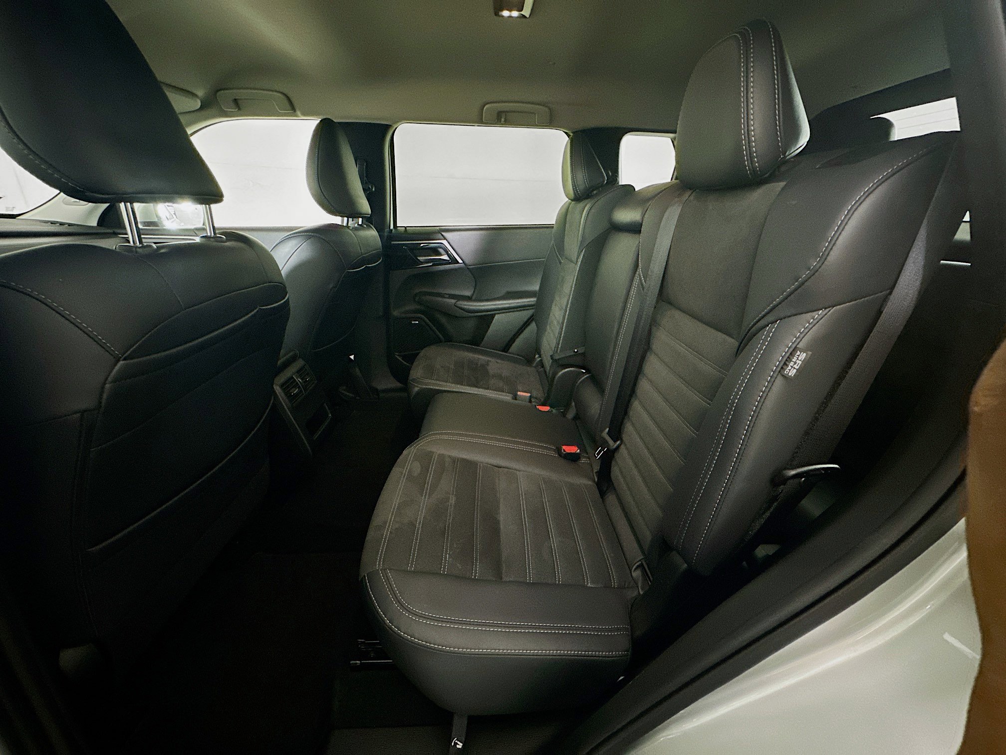 Used 2025 Mitsubishi Outlander SE FWD image 28